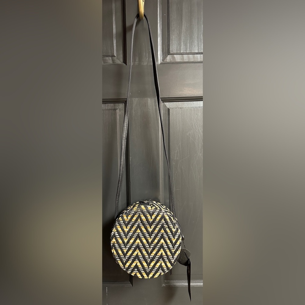 Lionel Round Straw & Faux Leather Crossbody Chevron Pattern Black, Tan, & White